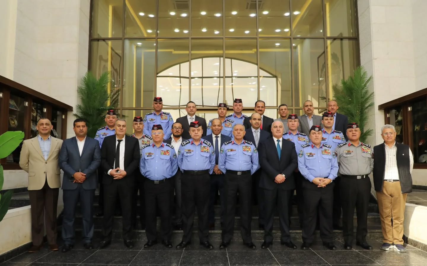 صورة حول : الأمن العام يكرّم كبار الضباط المتقاعدين تقديرًا لعطائهم ومسيرتهم المهنية الأمن العام يكرّم كبار الضباط المتقاعدين تقديرًا لعطائهم ومسيرتهم المهنية