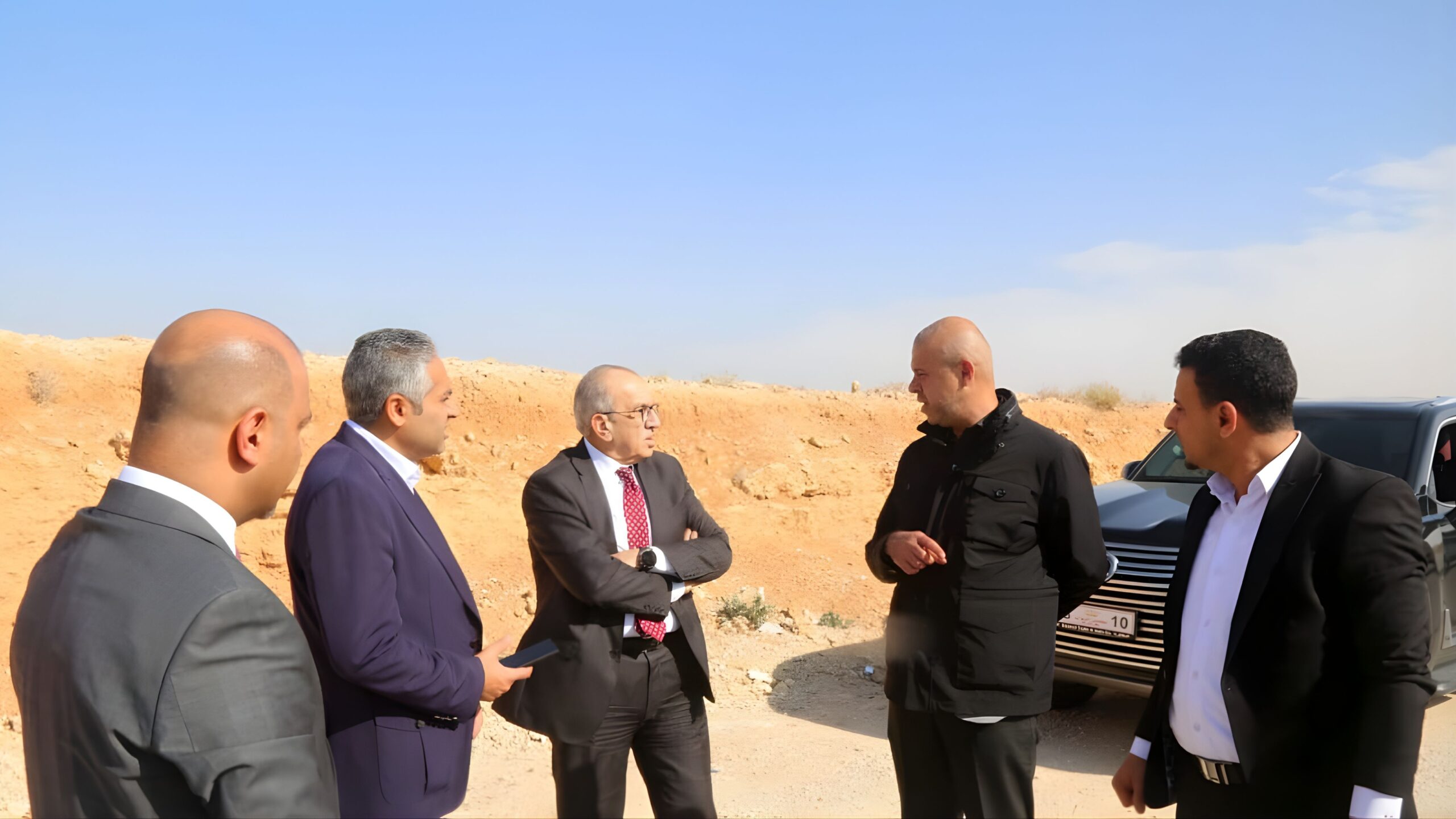 وزير الأشغال يتفقد طريق المفرق – منشية بني حسن ويشدد على صيانته