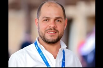 وزير الاتصال ينعى الصحفي الراحل عبدالرزاق طعان