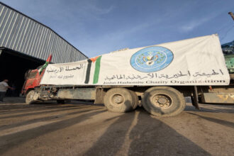 الحملة الأردنية بغزة: توزيع ألف طرد على النازحين