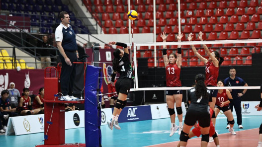 الناشئات للكرة الطائرة يخسر أمام هونغ كونغ