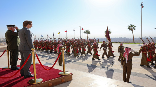 صورة حول : الحنيطي يستقبل وزير الدفاع الهولندي الحنيطي يستقبل وزير الدفاع الهولندي