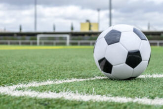 الحسين يتأهل لدور الثمانية ببطولة الكأس