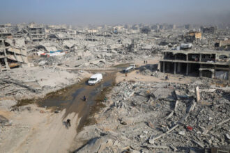 الاحتلال يسلم مستشفى ناصر جثامين شهداء جدد