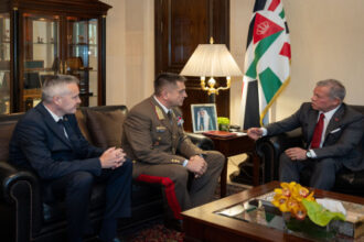 الملك يلتقي رئيس أركان الدفاع الهنغاري