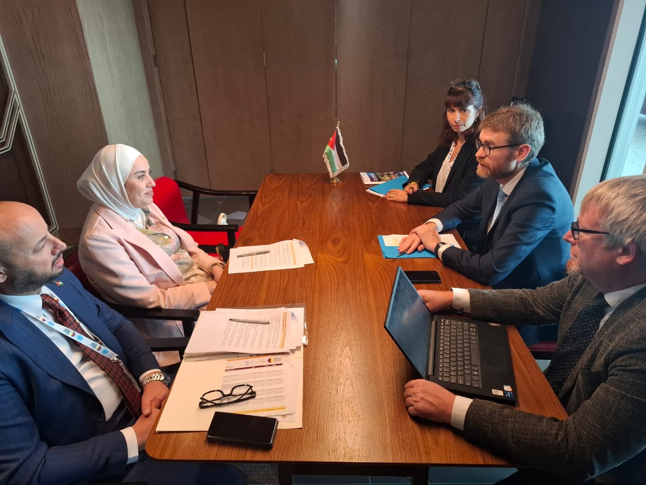 بني مصطفى تلتقي مسؤولين دوليين على هامش قمة التنمية الاجتماعية