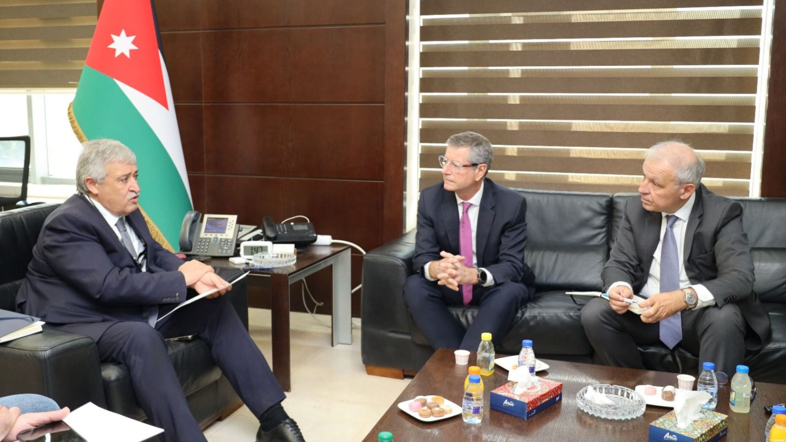 القطامين: تطوير بيئة استثمارية جاذبة في قطاع النقل الجوي