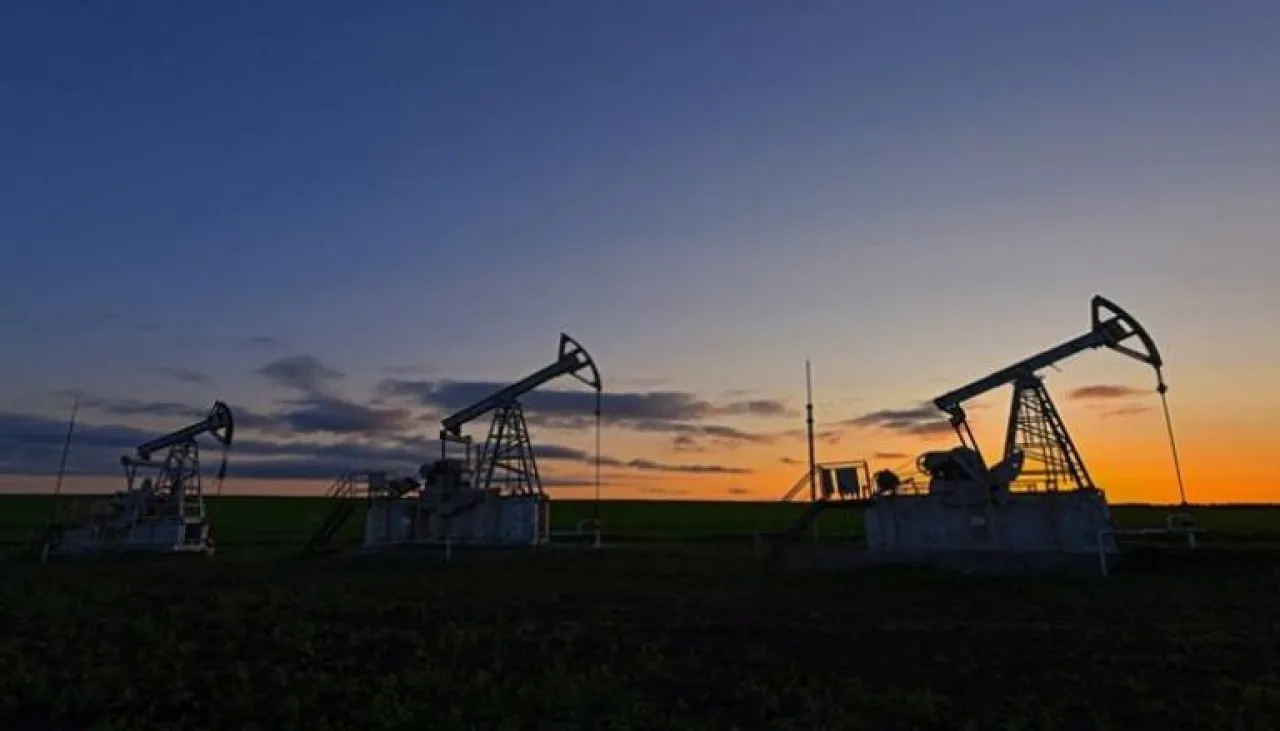 صورة حول : تراجع أسعار النفط عالميا تراجع أسعار النفط عالميا