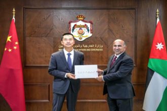 الخارجية تتسلم نسخة من أوراق اعتماد السفير الصيني