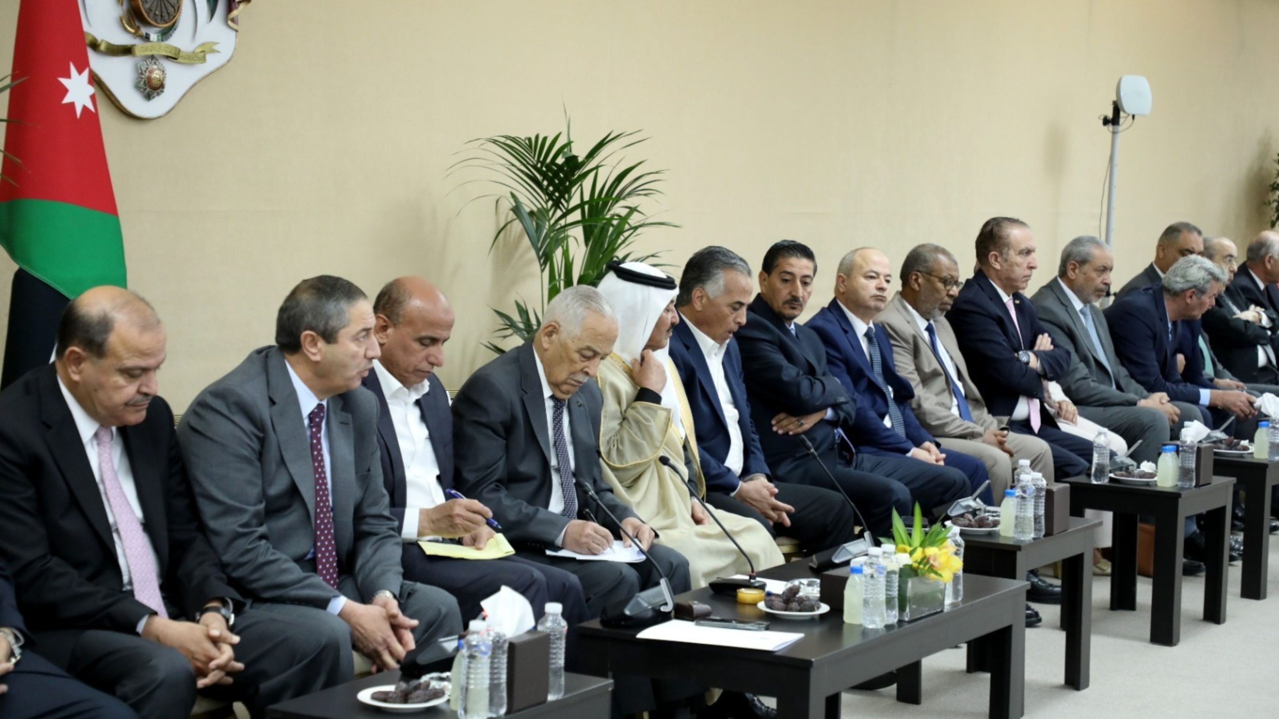 العيسوي يلتقي 200 شخصية من أبناء وبنات الكرك