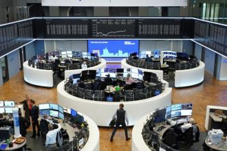 مؤشرات الأسهم الأوروبية تسجل تراجعات جماعية