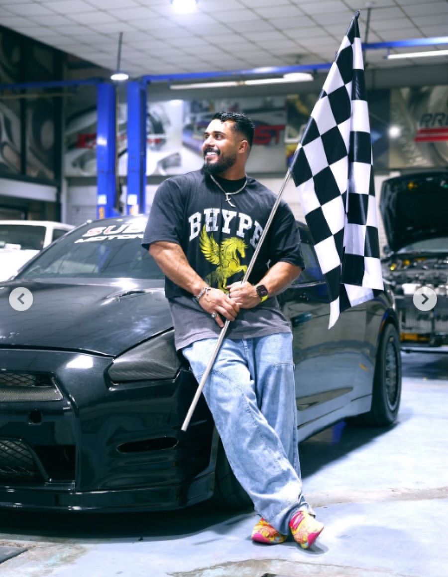 صورة حول : التورة يتحدى سائقي الدراجات بالأردن التورة يتحدى سائقي الدراجات بالأردن