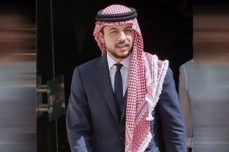 ولي العهد يؤدي اليمين الدستوري نائبًا للملك