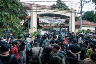 100 جريح في انفجارات داخل مسجد مدرسة في إندونيسيا