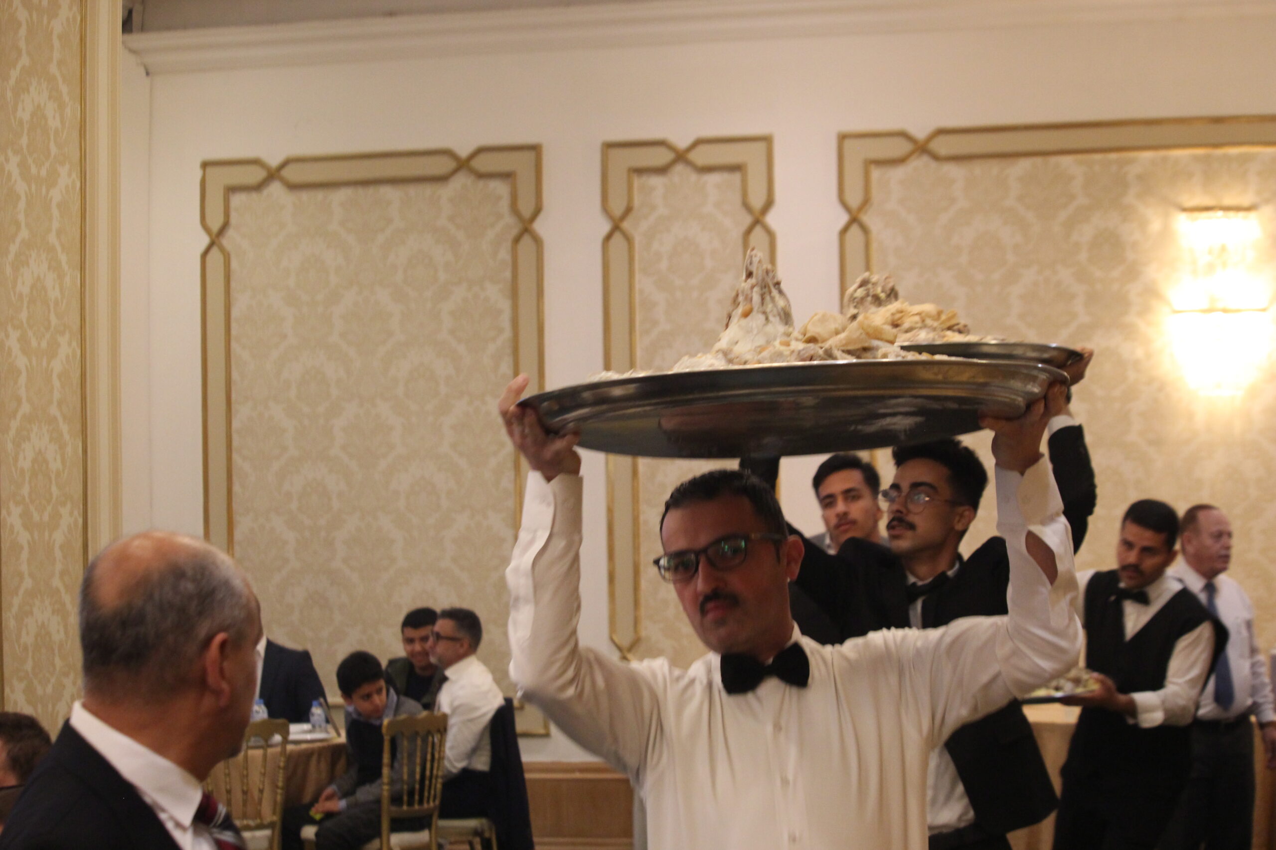 الكابتن الطيار دريد اللواما يولم بمناسبة زفاف نجله