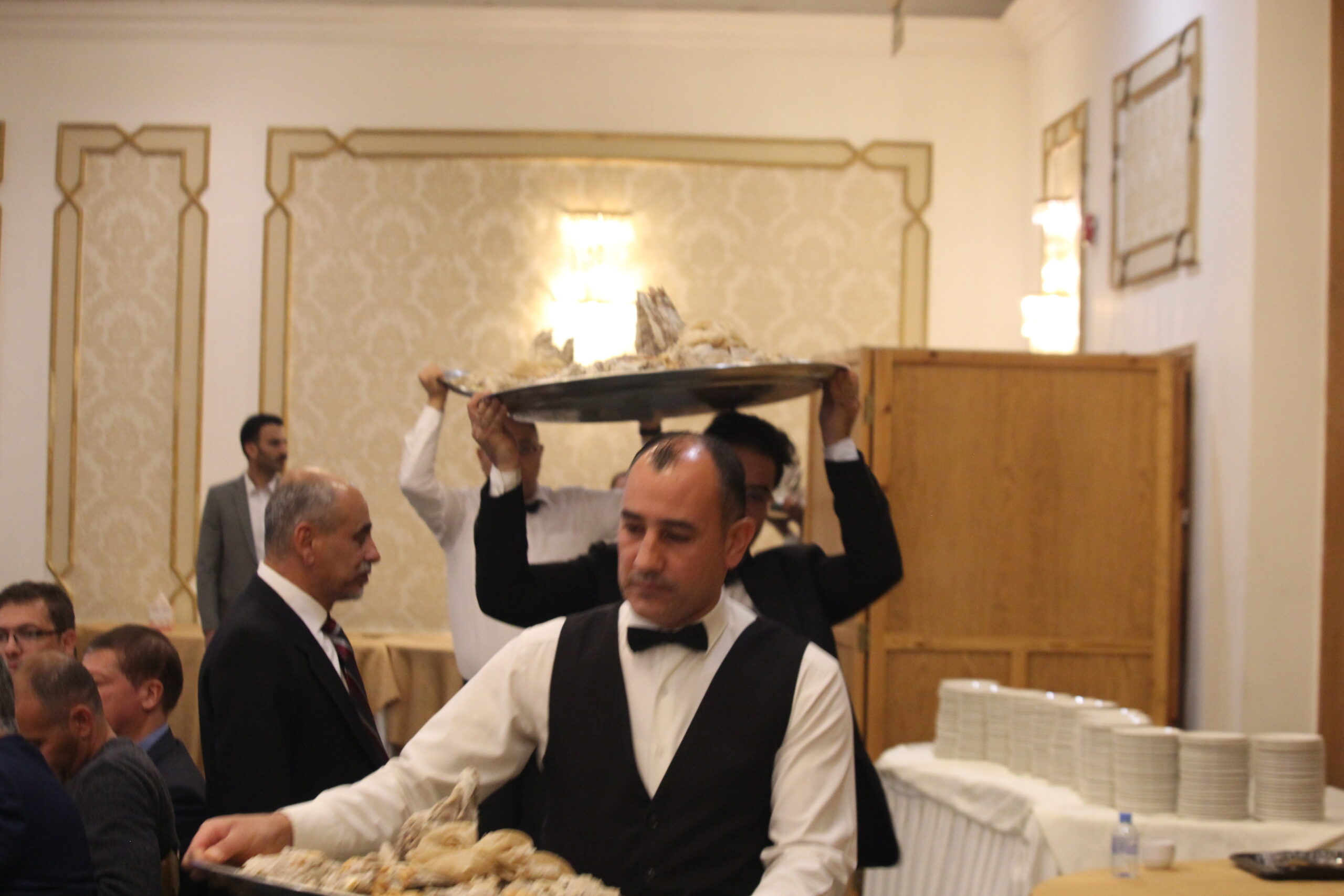 الكابتن الطيار دريد اللواما يولم بمناسبة زفاف نجله