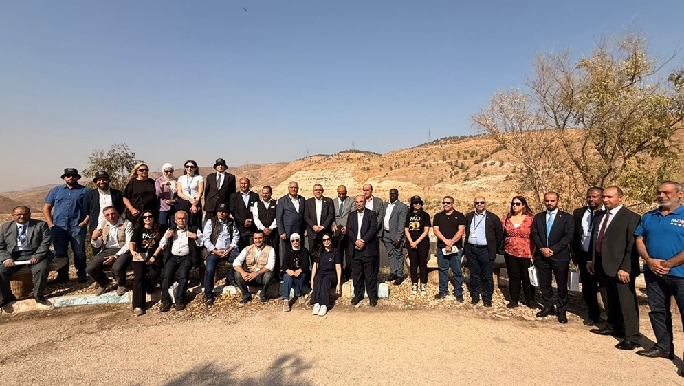 نظام طاقة شمسية عائم على مياه سد الملك طلال