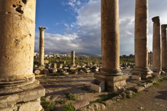 إغلاق جزئي لشارع مدخل الآثار في جرش