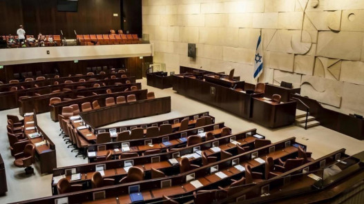 الكنيست يقرّ بالقراءة الأولى قانونا يتيح إغلاق وسائل إعلام أجنبية
