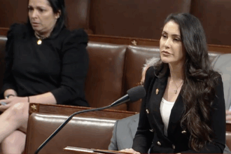 سيناتورة أمريكية تطالب بمراجعة المساعدات المالية لأوكرانيا