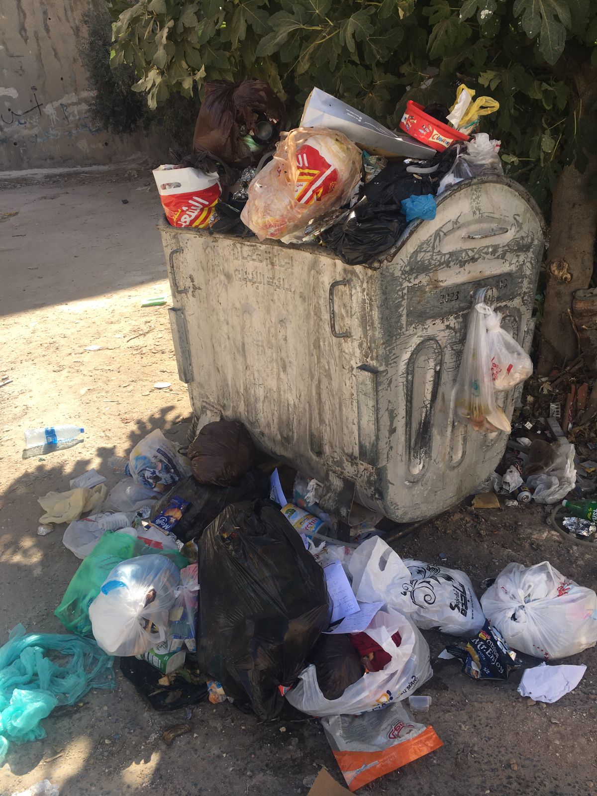 “الطاحنة تغيب والروائح تحضر”.. شكوى من سكان حي نزال