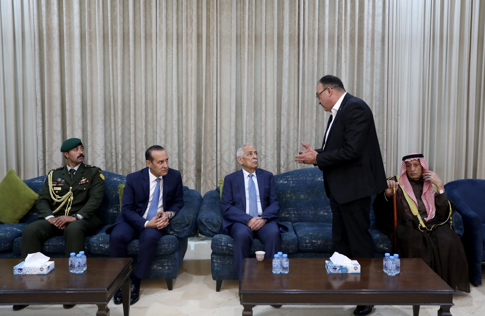 مندوبا عن الملك وولي العهد. العيسوي يعزي الشرفات والسلاخ والزريقات