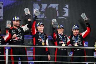 فريق تويوتا جازو للسباقات يفوز بالمركزين الأول والثاني في سباق البحرين 8 ساعات