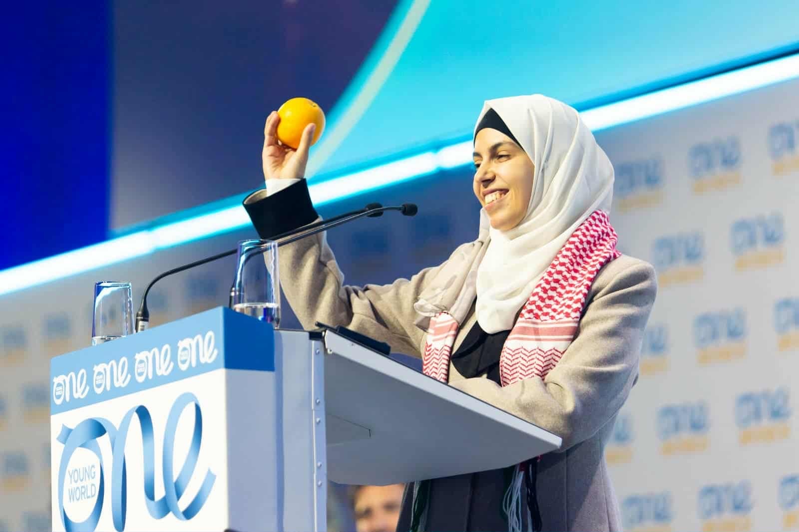 خريجة من الجامعة الهاشمية تمثل الأردن في قمة "عالم شاب واحد" في ميونخ