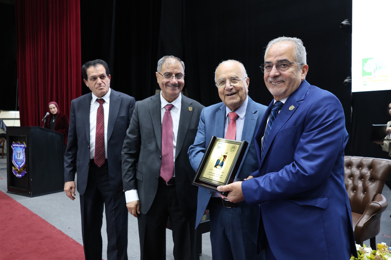 صورة حول : أ.د. حمدان بمؤتمر الجمعية الأردنية للبحث العلمي يستعرض الإنجازات البحثية لجامعة عمان الاهلية أ.د. حمدان بمؤتمر الجمعية الأردنية للبحث العلمي يستعرض الإنجازات البحثية لجامعة عمان الاهلية