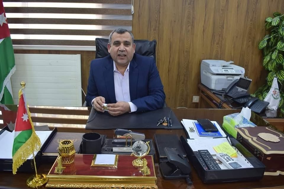 صورة حول : مكتبي مفتوح للجميع... متصرف غرب إربد يضرب أروع الأمثلة في التواضع والقيادة الخادمة مكتبي مفتوح للجميع... متصرف غرب إربد يضرب أروع الأمثلة في التواضع والقيادة الخادمة