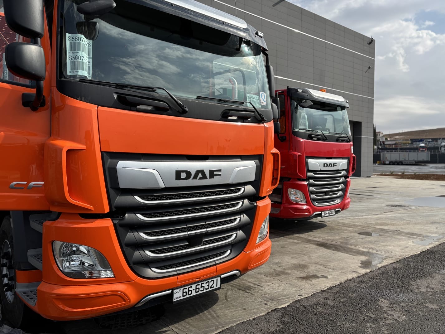 صورة حول : المناصير لتجارة الآليات تسلم شاحنات DAF لشركة الولاء لخدمات الإعاشة المناصير لتجارة الآليات تسلم شاحنات DAF لشركة الولاء لخدمات الإعاشة