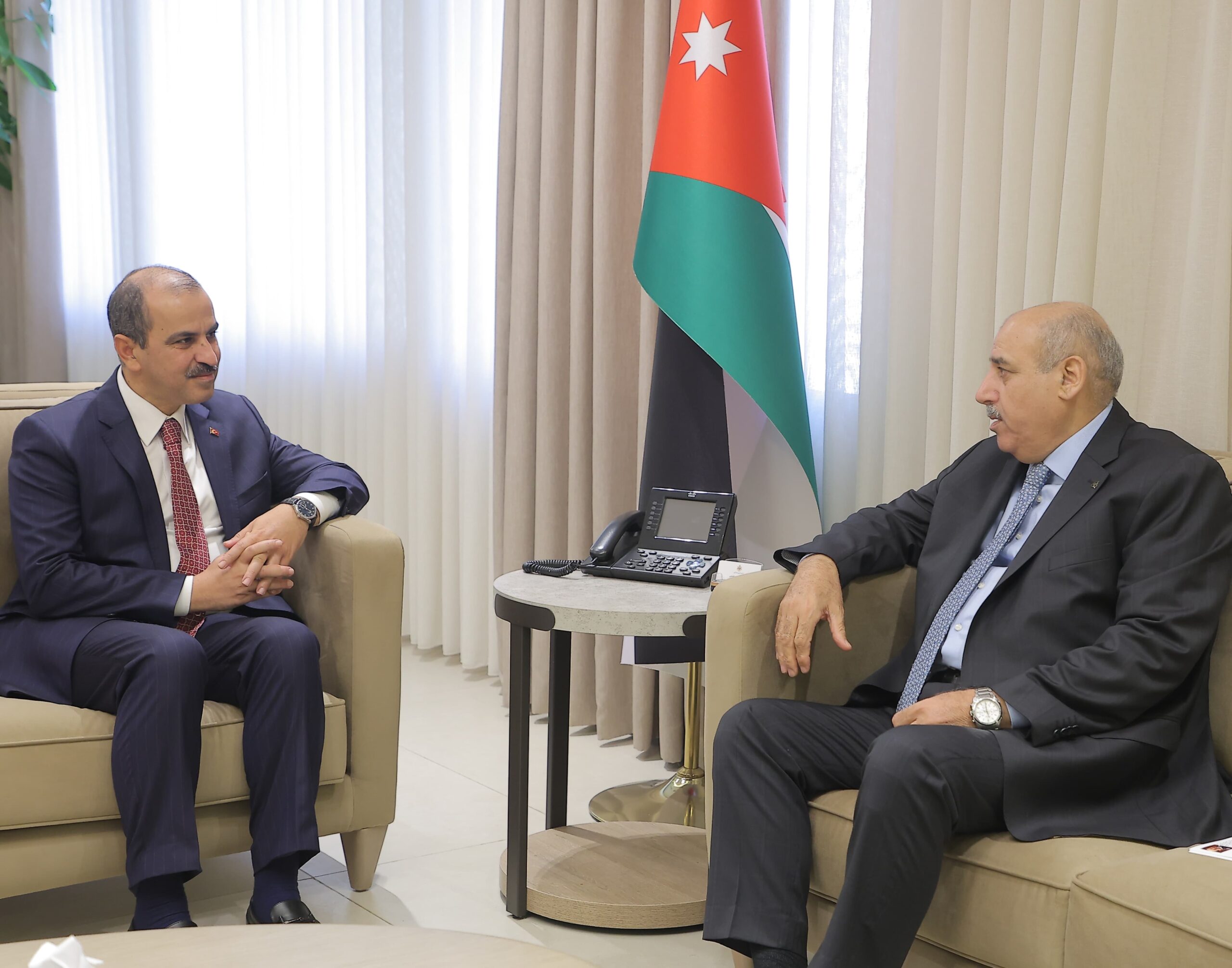 القاضي يلتقي السفير التركي