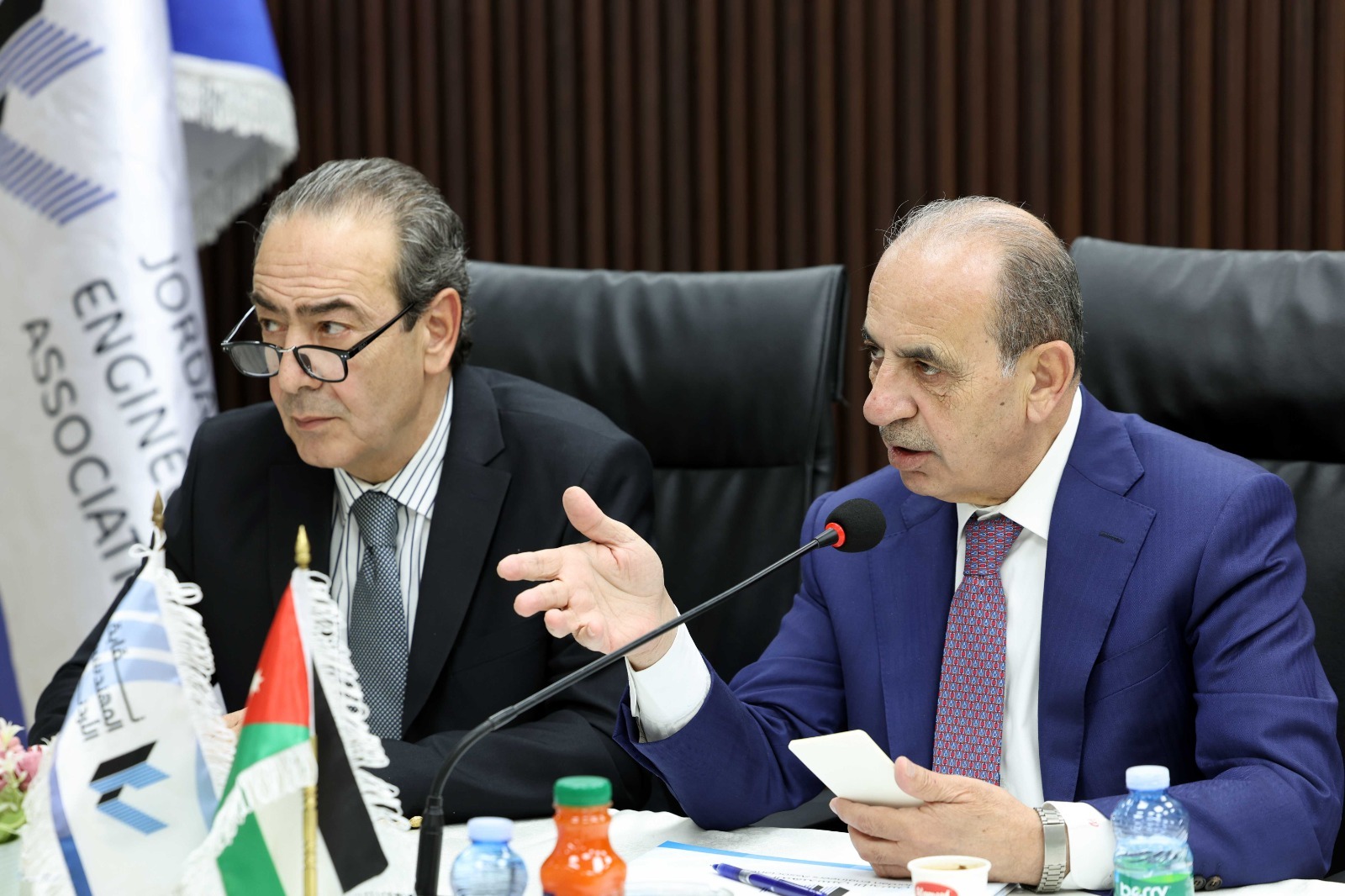 مذكرة تفاهم لتقديم تسهيلات لترخيص الأبنية القائمة في المحافظات