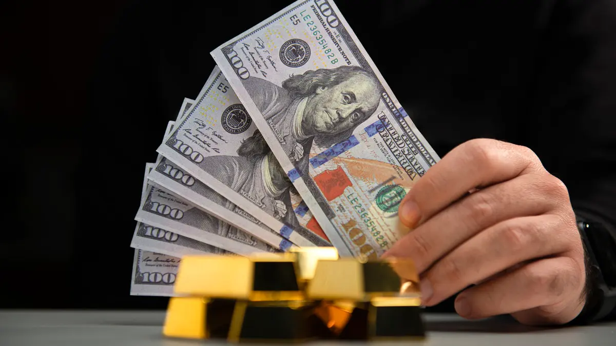 الذهب يحقق مكاسب أسبوعية طفيفة مع تراجع الدولار