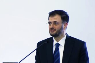 طاقية حاخام ووزير سوري .... جدل واسع