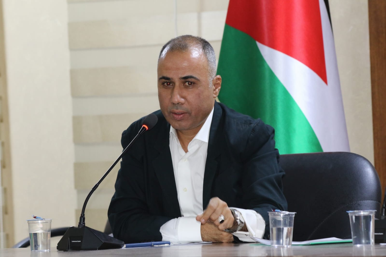 صورة حول : هل يقلق الملك؟ نعم يقلق… لكنه لا يخاف إلا الله هل يقلق الملك؟ نعم يقلق… لكنه لا يخاف إلا الله