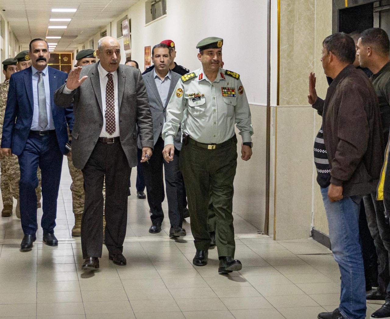 القاضي يزور مصابي المداهمة الأمنية في الرمثا