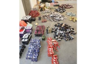 منشطات جنسية وأدوية منتهية الصلاحية.. الجمارك تضبط مواد مهربة بكميات كبيرة