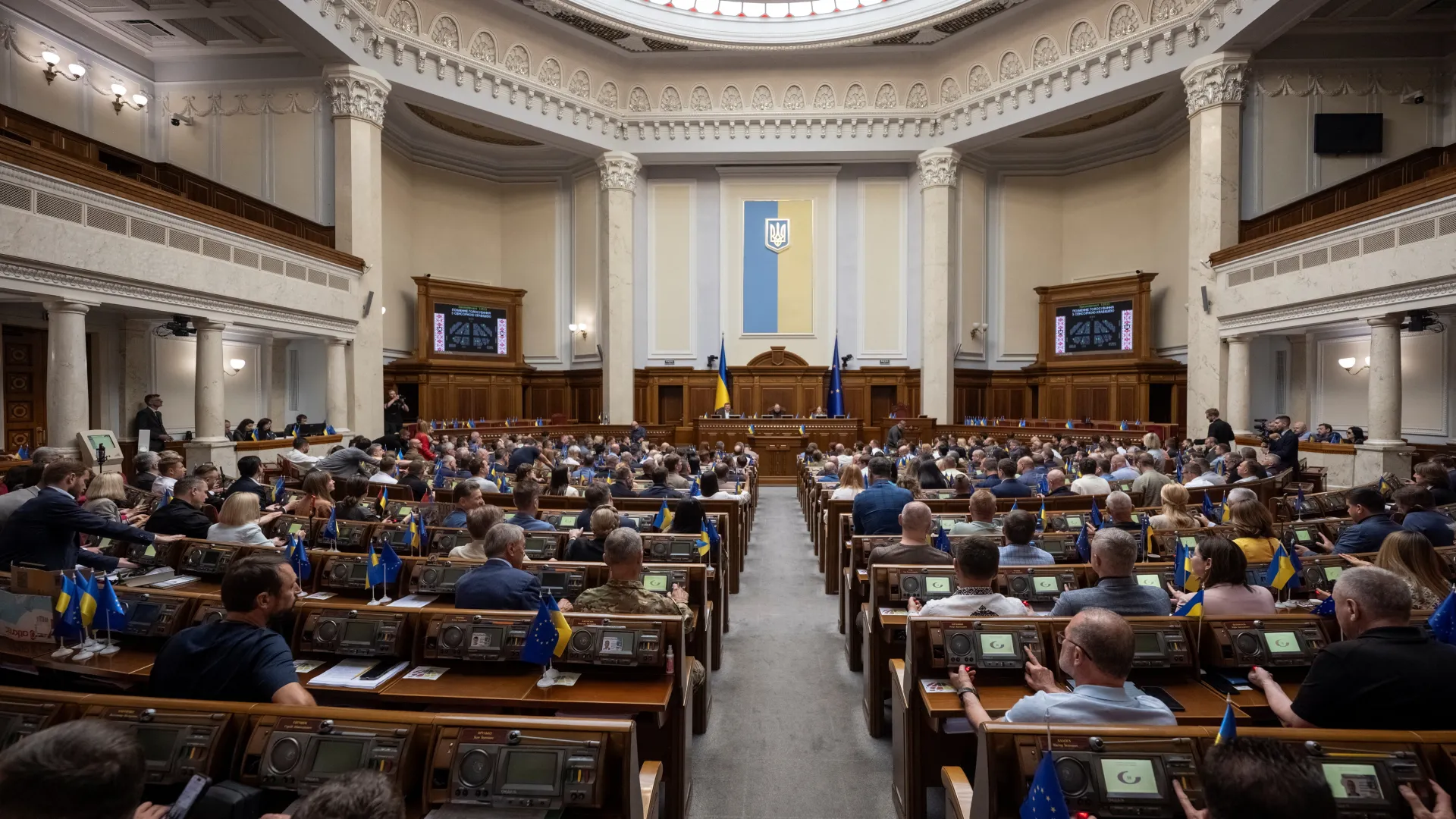 فضيحة فساد أوكرانية تتوسع وتشمل مسؤولين كباراً