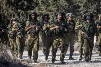 الجيش الإسرائيلي يشن غارات على بنى تحتية لـ"حزب الله" في لبنان