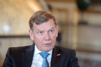 عطل طائرة يضطر وزير الخارجية الألماني لتغيير خطة سفره