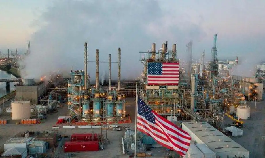 صورة حول : أسعار النفط تهبط أكثر من 4% وسط مخاوف الإغلاق الحكومي الأميركي أسعار النفط تهبط أكثر من 4% وسط مخاوف الإغلاق الحكومي الأميركي