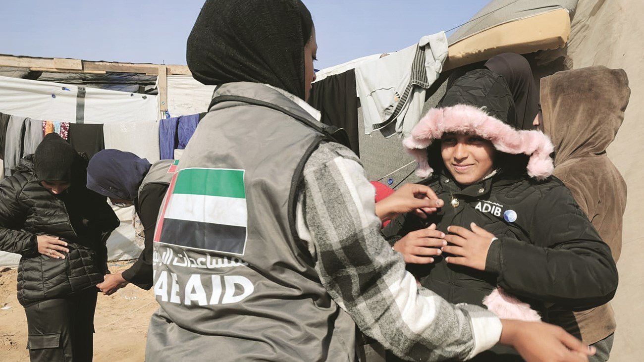 صورة حول : بدعم من وكالة الإمارات للمساعدات الدولية .. توزيع كسوة الشتاء على أطفال غزة بدعم من وكالة الإمارات للمساعدات الدولية .. توزيع كسوة الشتاء على أطفال غزة