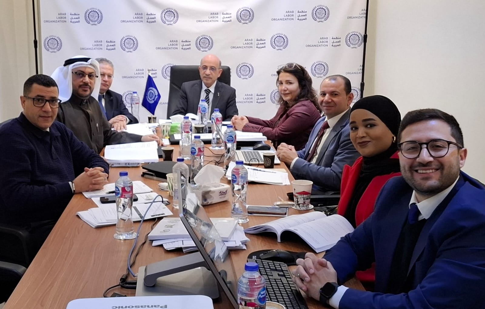 صورة حول : حواري وأعضاء لجنة العمل النيابية يشكرون الحكومة: صدقت الوعد حواري وأعضاء لجنة العمل النيابية يشكرون الحكومة: صدقت الوعد