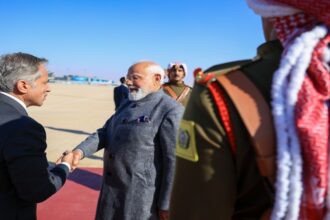 عاجل | جعفر حسان يستقبل رئيس وزراء الهند ناريندرا مودي في زيارة رسمية للأردن