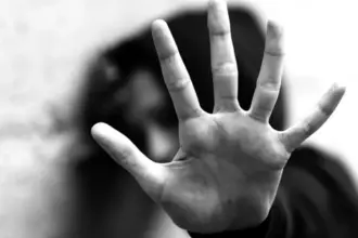 مدير يتحرش بتلميذته فيحكم عليه بالحبس