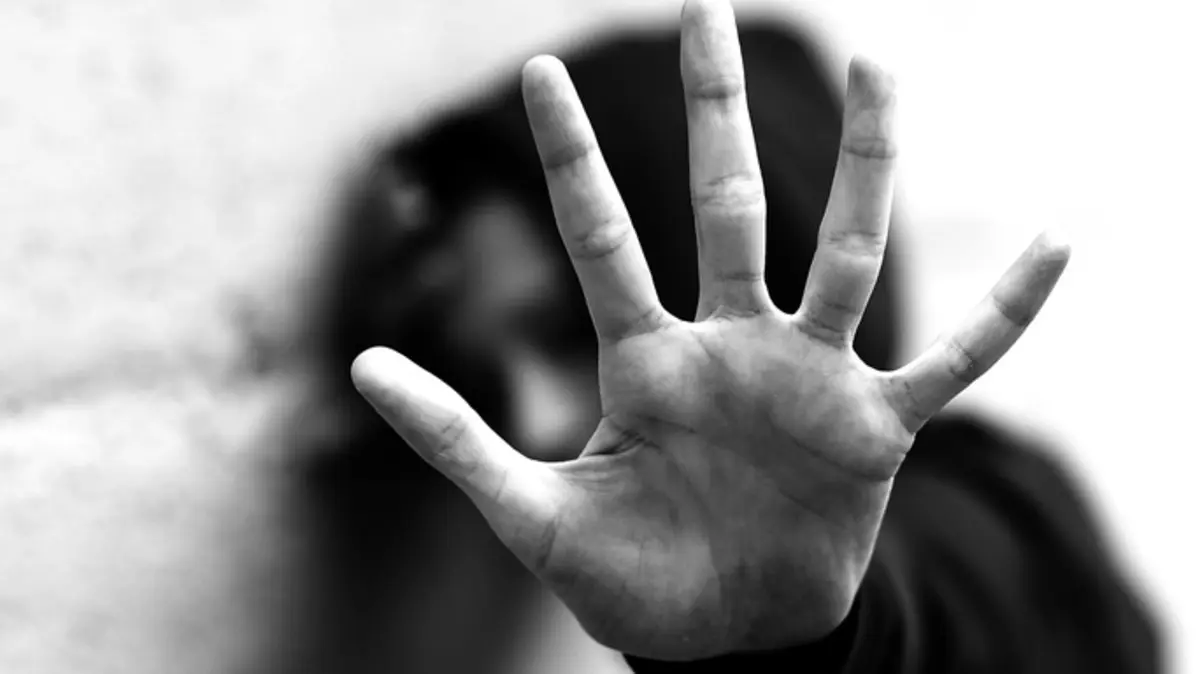 صورة حول : مدير يتحرش بتلميذته فيحكم عليه بالحبس مدير يتحرش بتلميذته فيحكم عليه بالحبس