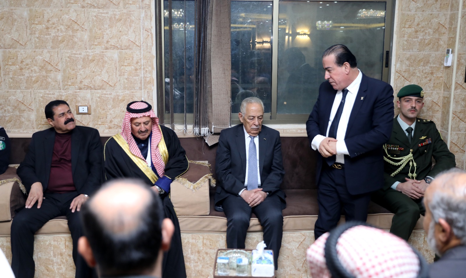 *مندوبا عن الملك وولي العهد.. العيسوي يعزي النابلسي والجوارنة والزغول والطراونة*