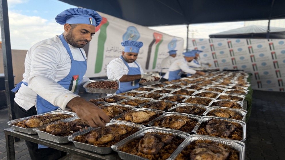 الحملة الأردنية توزع وجبات دجاج طازج شمال غزة لدعم الأسر المتضررة