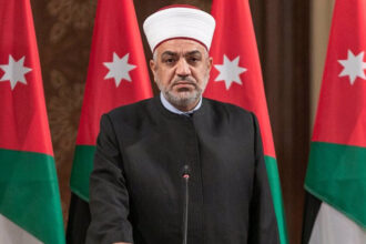 وزير الأوقاف يوضح آلية مكافآت مجلس الأوقاف